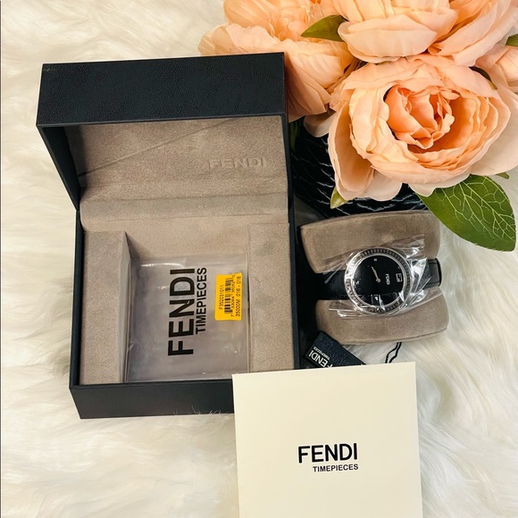Authentic FENDI women’s Watch - Picture 4 of 7